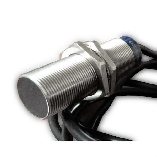 Capteur de proximité Telemecanique Sensors M8 portée 2,5 mm avec la référence XS608B1NAL2 de la marque TELEMECANIQUE