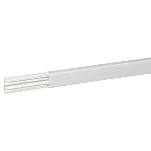 Goulotte 40x16mm avec 1 cloison DLPLUS avec la référence 030021 de la marque LEGRAND