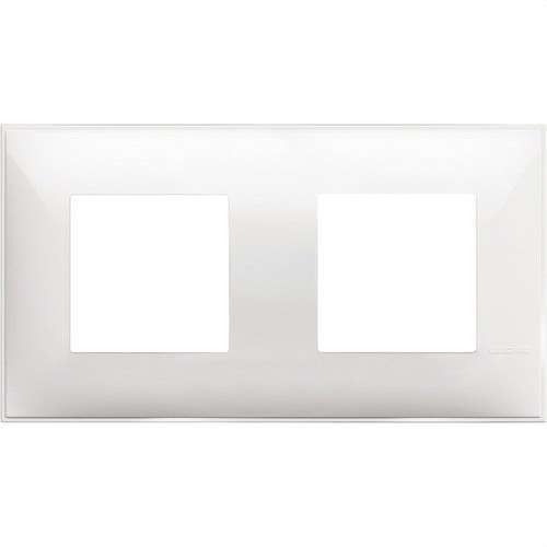 Cadre décoratif pour 2x2 modules blanc Classia avec la référence R4802M2RW de la marque BTICINO