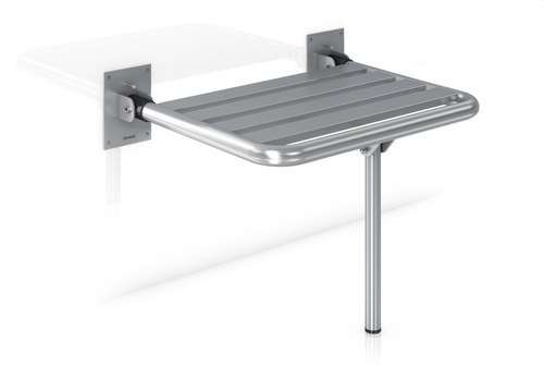Siège rabattable avec pied pour salles de bains et douches en acier inoxydable satiné avec la référence GW11 24 04 01 de la marque GENWEC
