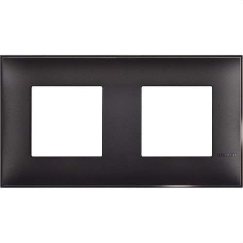 Cadre embellisseur de 2x2 modules dark Classia avec la référence R4802M2BG de la marque BTICINO