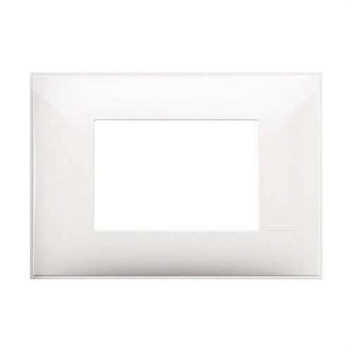 Cadre d'embellissement 3 modules blanc Classia avec la référence R4803RW de la marque BTICINO