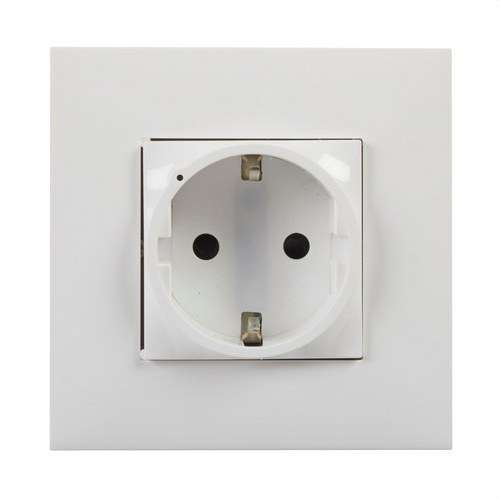 Prise de courant schuko connectée blanche Valena Next with Netatmo avec la référence 741811 de la marque LEGRAND