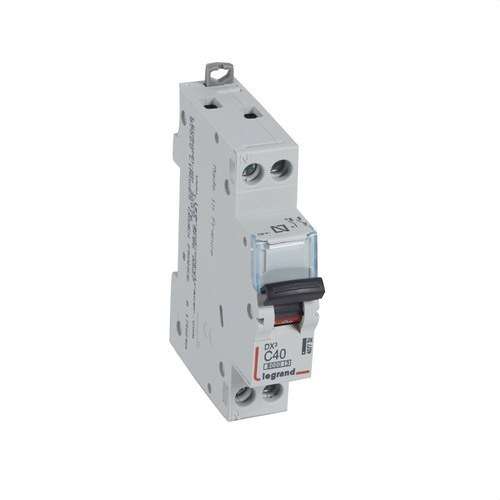 Disjoncteur DX3 1P+N 40A Courbe C 6/10kA avec la référence 407732 de la marque LEGRAND