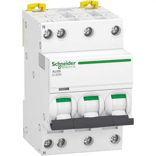 Disjoncteur IC40N 3P 16A Courbe C 10kA avec la référence A9P54716 de la marque SCHNEIDER ELECTRIC