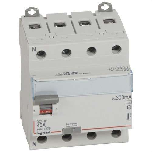 Disjoncteur différentiel DX3 4P 40A 300mA Classe AC avec la référence 411665 de la marque LEGRAND