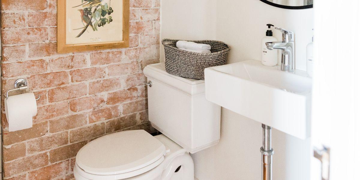 Comment déboucher les toilettes avec du bicarbonate