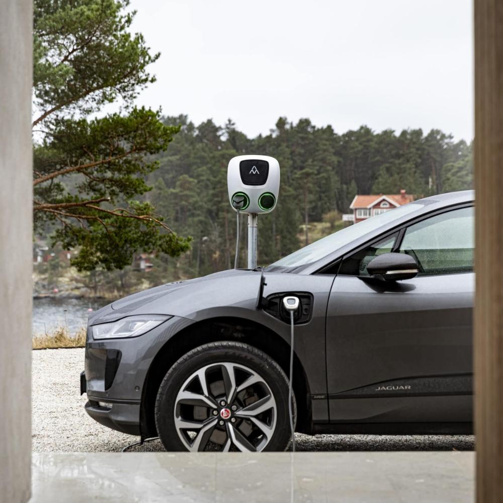 Chargeur de voiture électrique double avec wifi 2 x 22 kW Charge Amps Aura Twin Socket avec la référence 130909 de la marque CHARGE AMPS