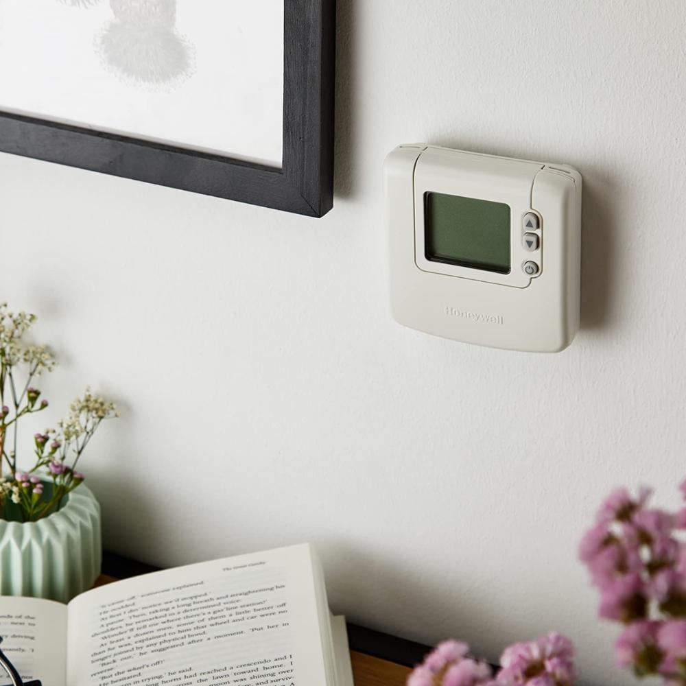 Thermostat d'ambiance numérique avec la référence DT90A1008 de la marque RESIDEO
